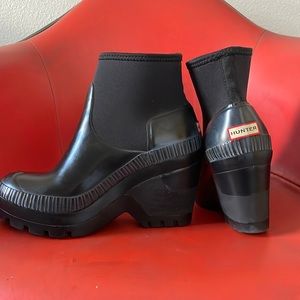Hunter wedge boots